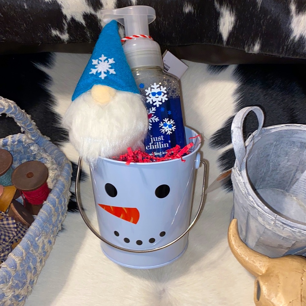 Snowman Bucket With B&BW “Just Chillin’ “ Hand Soap & Gnome Christmas Ornament